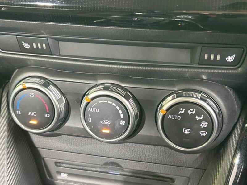 MAZDA2