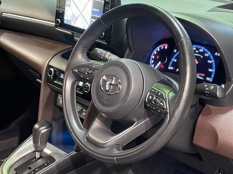 YARIS CROSS