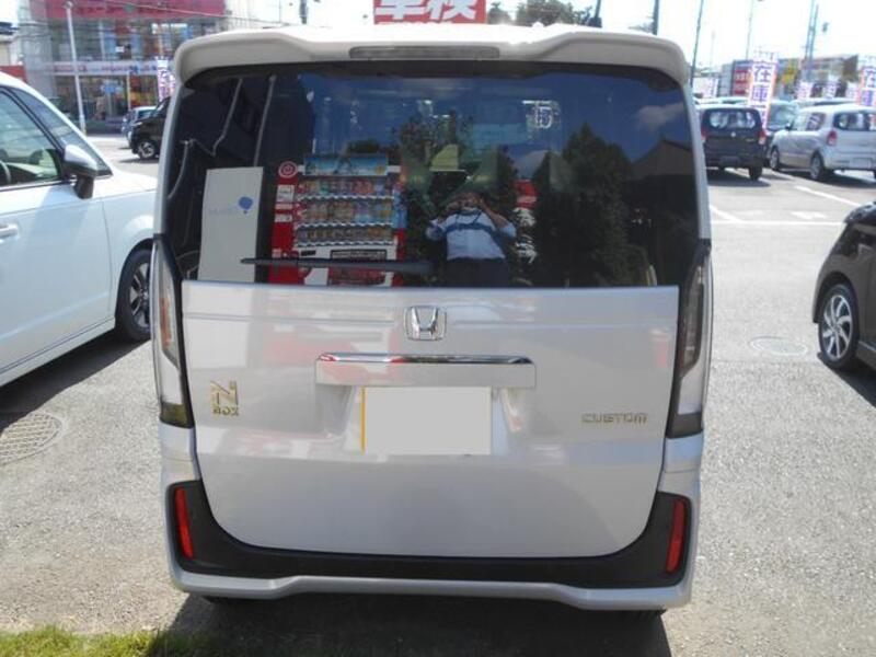 N BOX CUSTOM