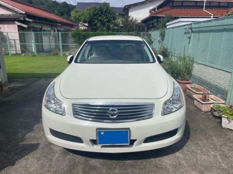 NISSAN SKYLINE
