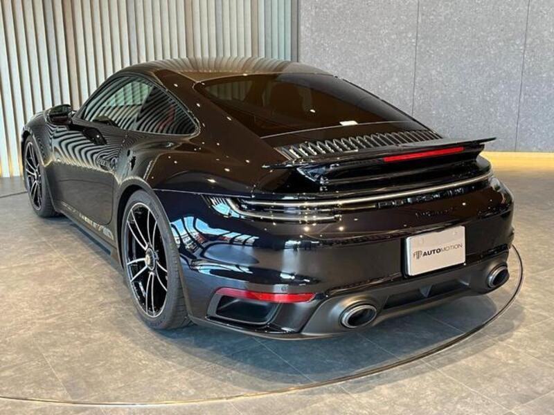 911