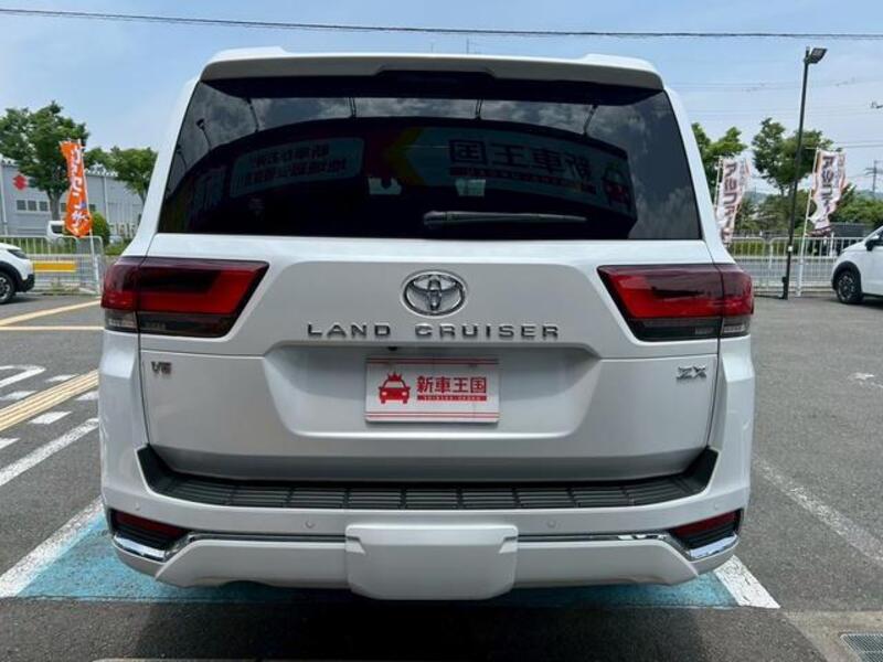 LAND CRUISER