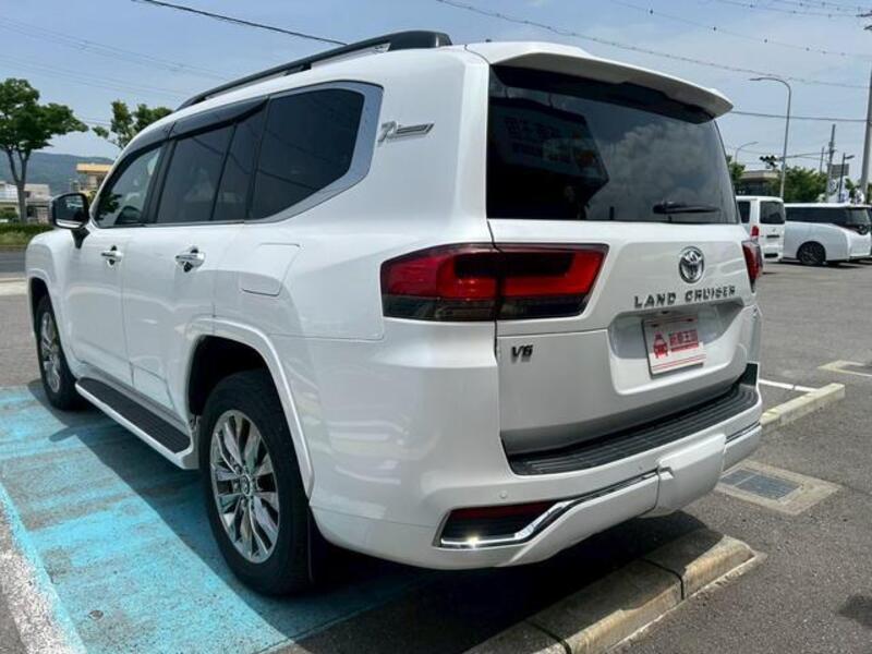 LAND CRUISER