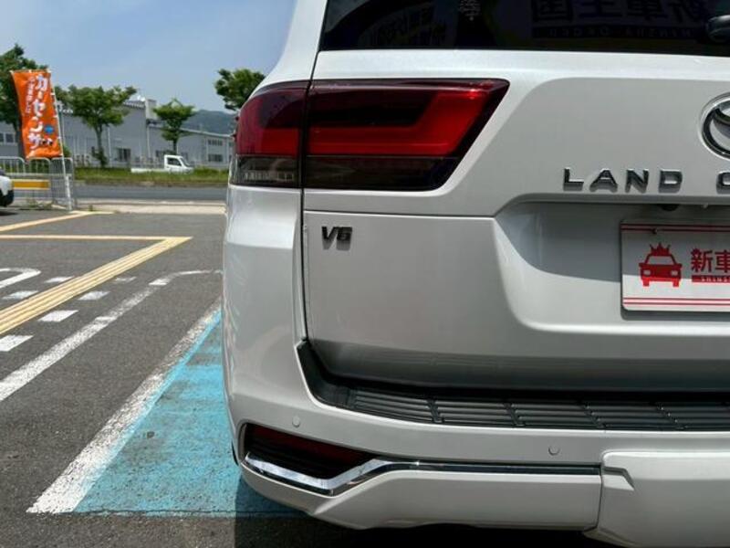 LAND CRUISER