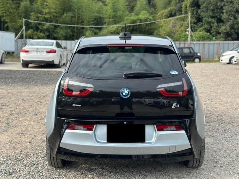 i3