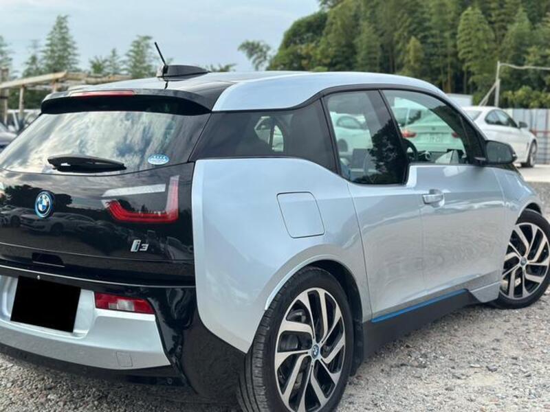 i3