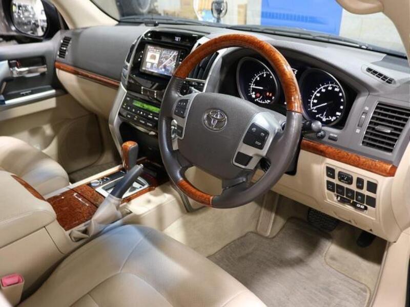 LAND CRUISER
