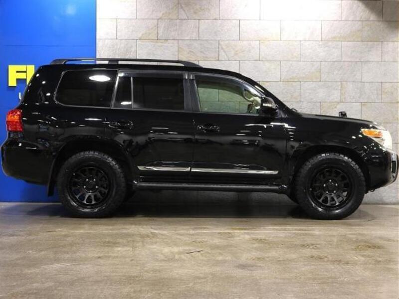 LAND CRUISER