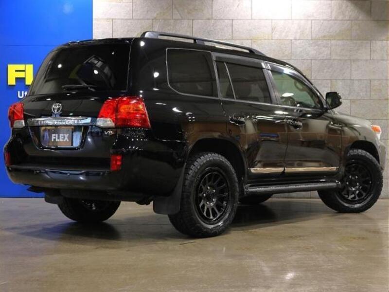 LAND CRUISER