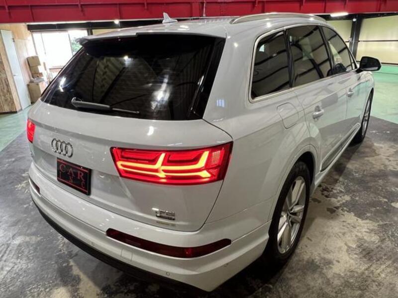 Q7