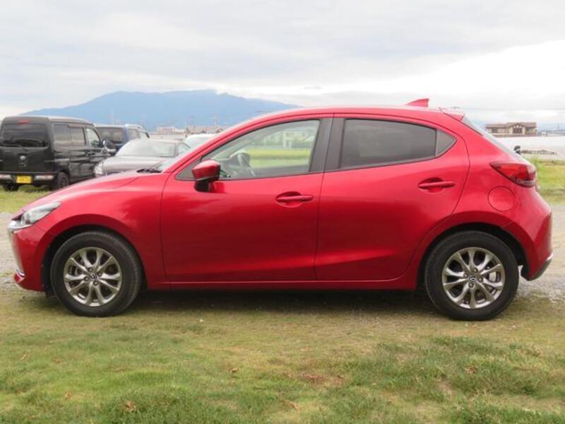 MAZDA2
