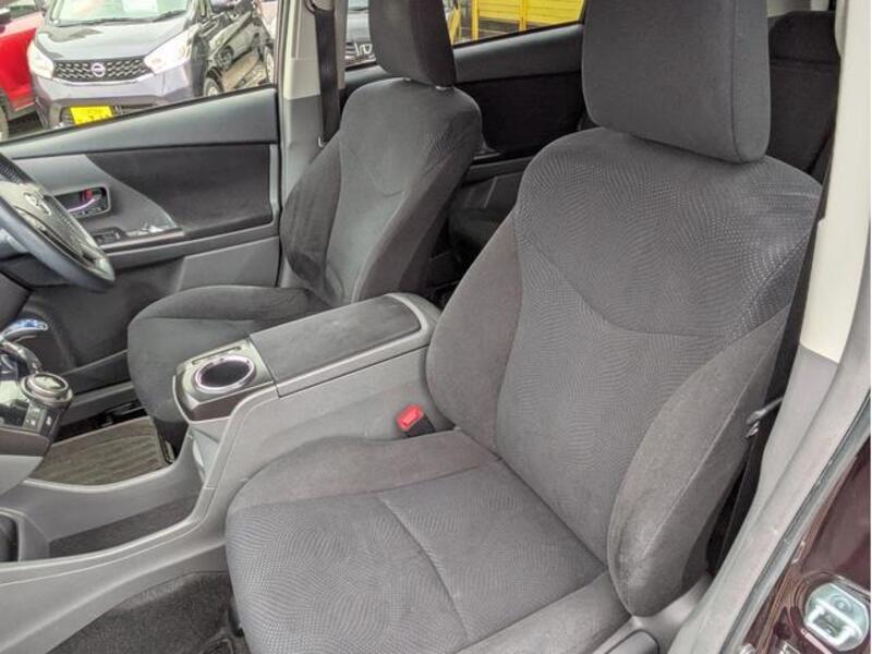 PRIUS ALPHA