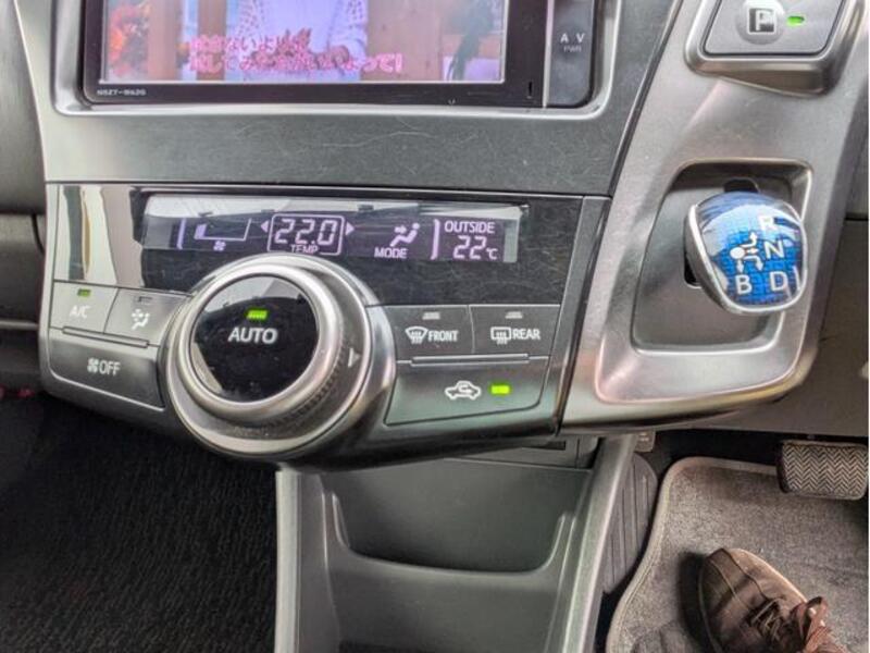 PRIUS ALPHA