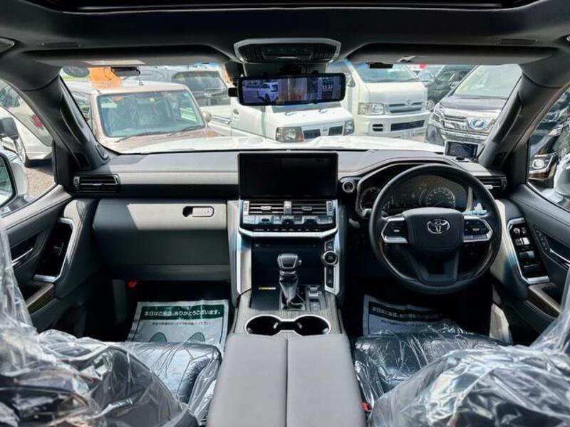 LAND CRUISER