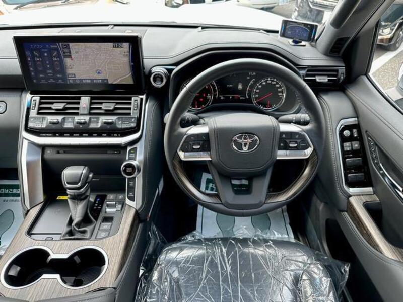LAND CRUISER