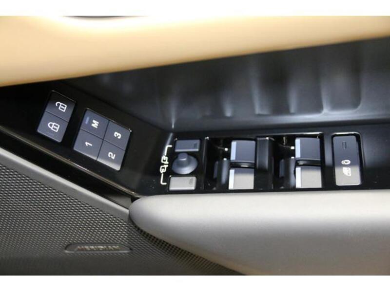 RANGE ROVER VELAR