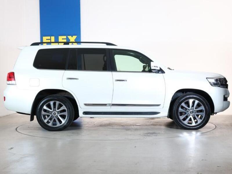 LAND CRUISER