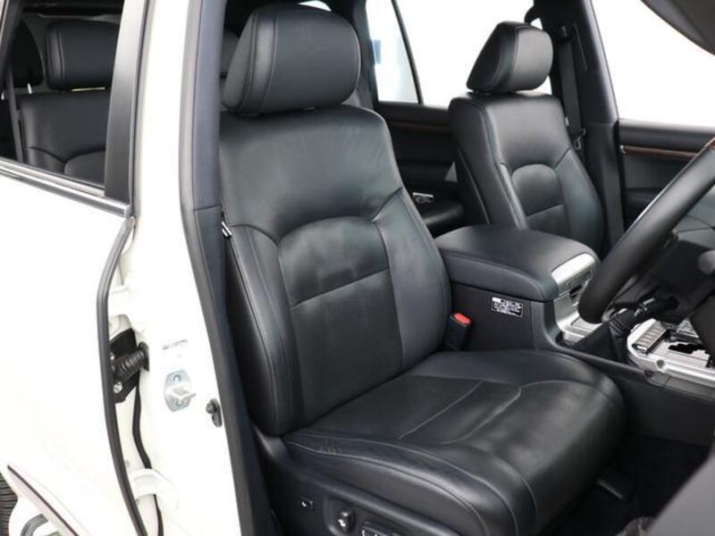 LAND CRUISER