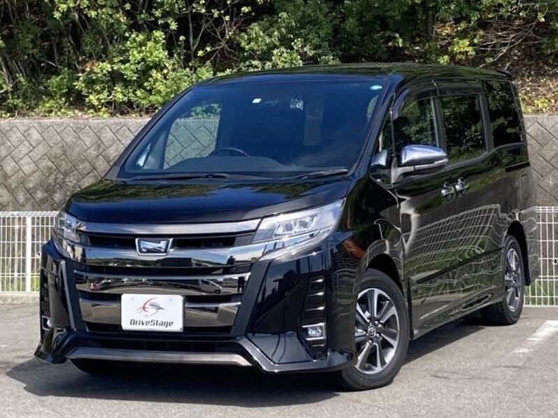 TOYOTA NOAH