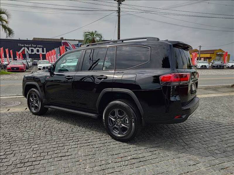 LAND CRUISER