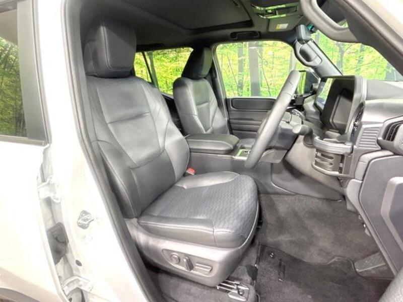 LAND CRUISER 250