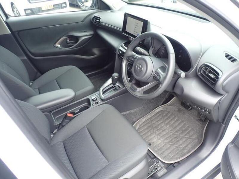 YARIS CROSS