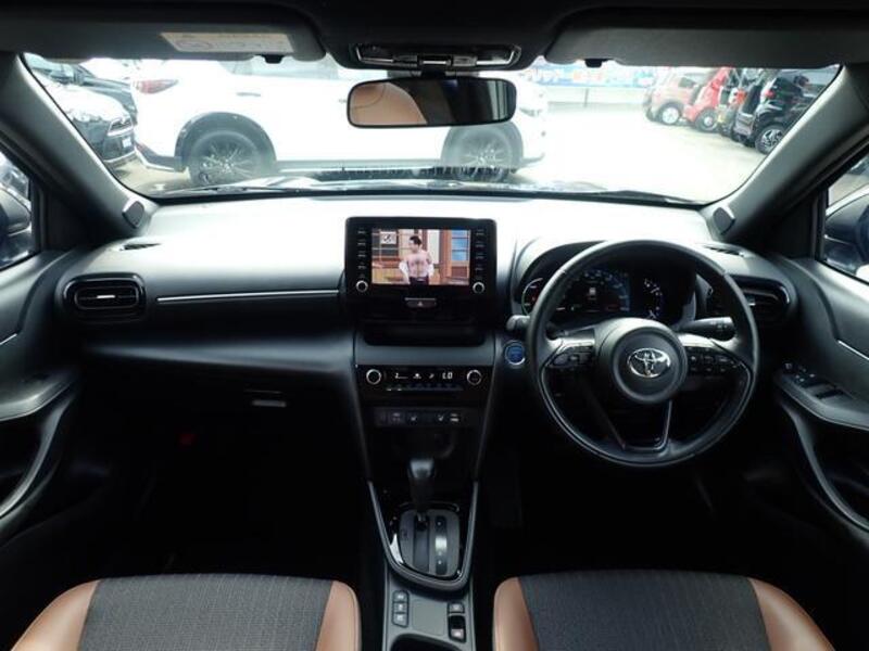 YARIS CROSS