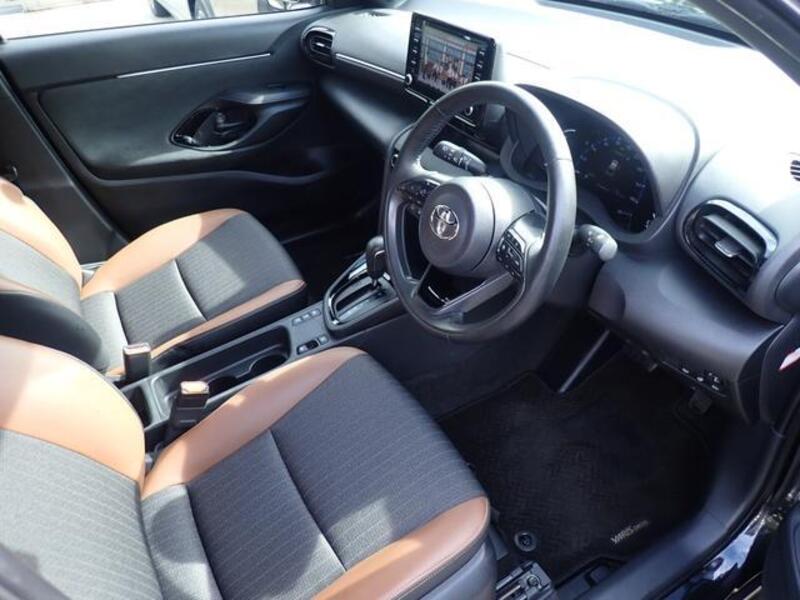 YARIS CROSS
