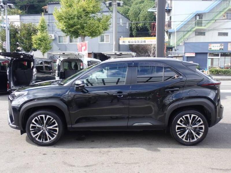 YARIS CROSS
