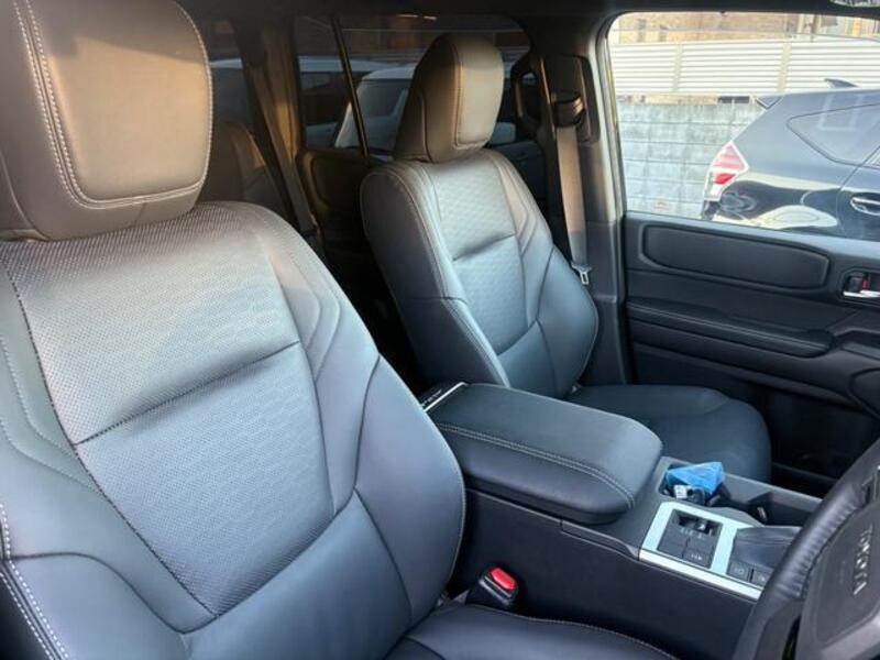 LAND CRUISER 250