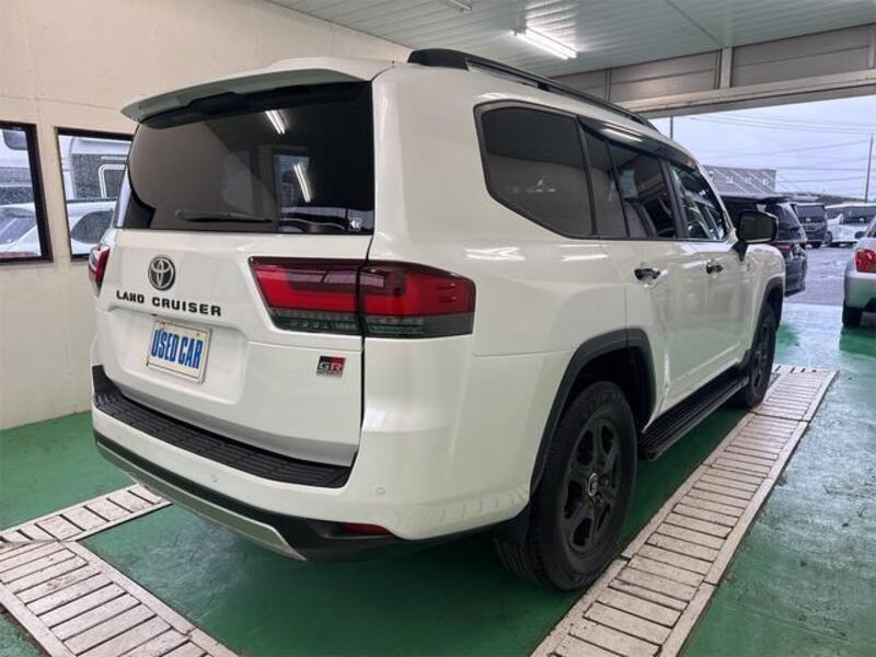 LAND CRUISER