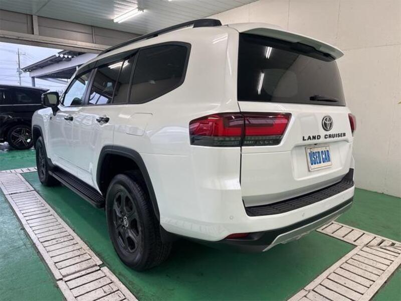 LAND CRUISER