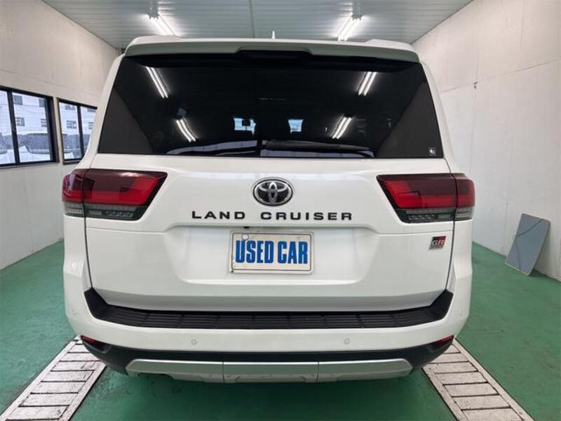 LAND CRUISER