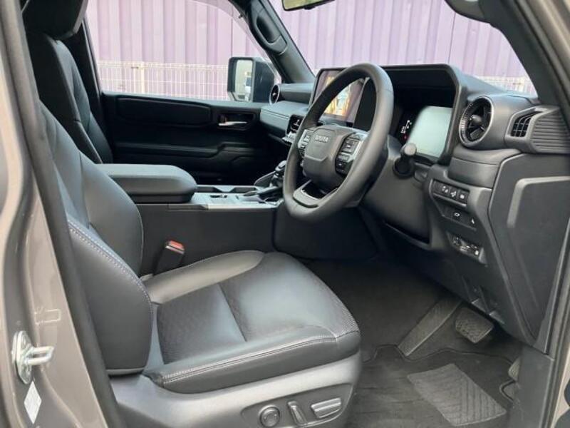 LAND CRUISER 250