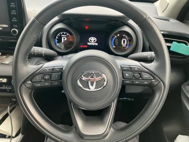 YARIS CROSS