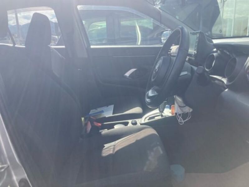 YARIS CROSS