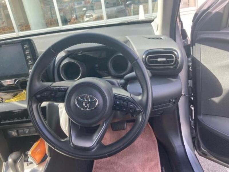 YARIS CROSS