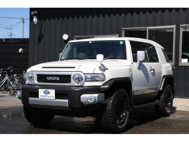 TOYOTA FJ CRUISER