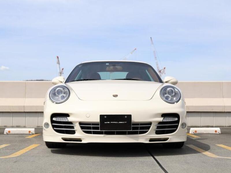 911
