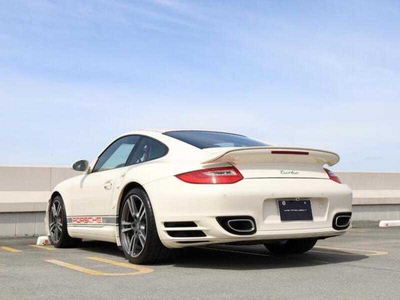 911