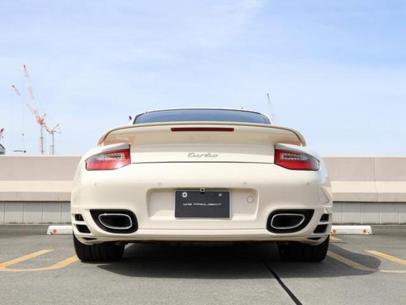 911