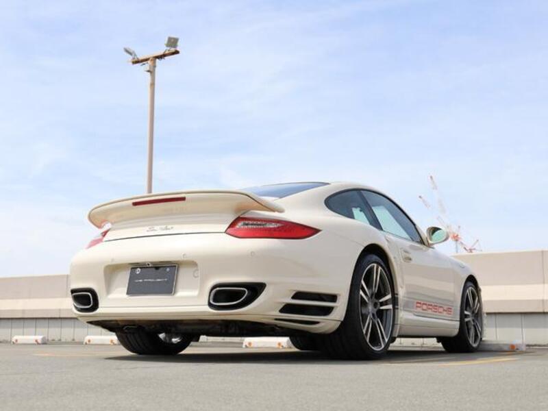 911