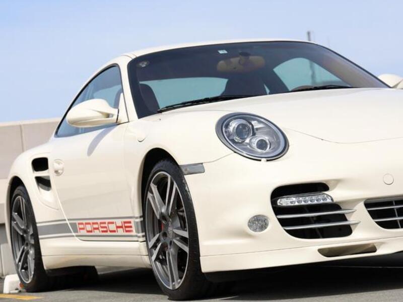 911