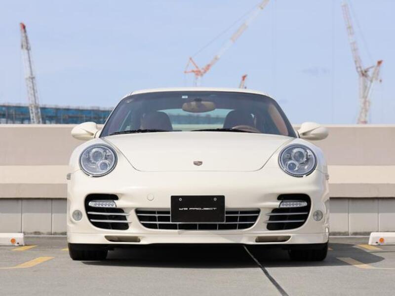 911