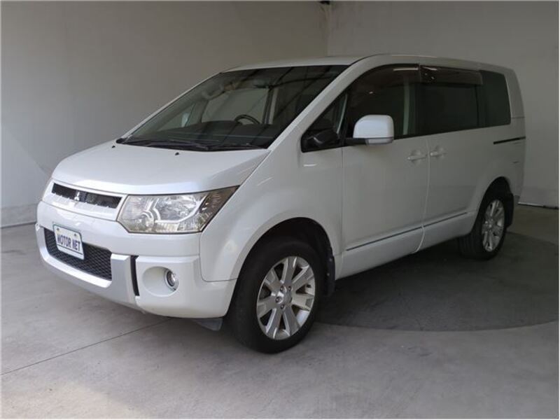 MITSUBISHI DELICA D5