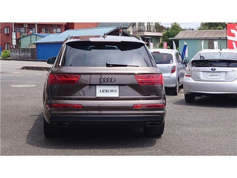 Q7