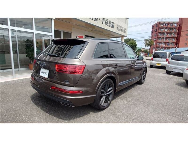 Q7