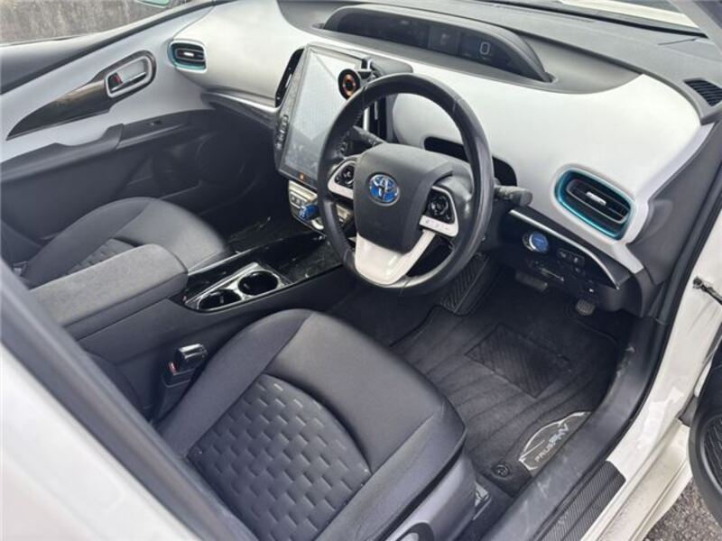 PRIUS PHV