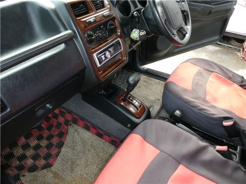 PAJERO JR