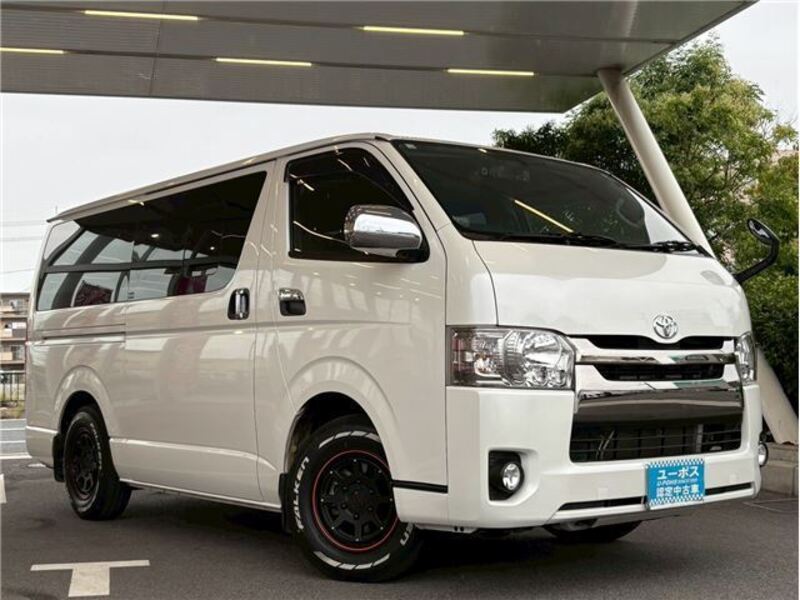 TOYOTA HIACE